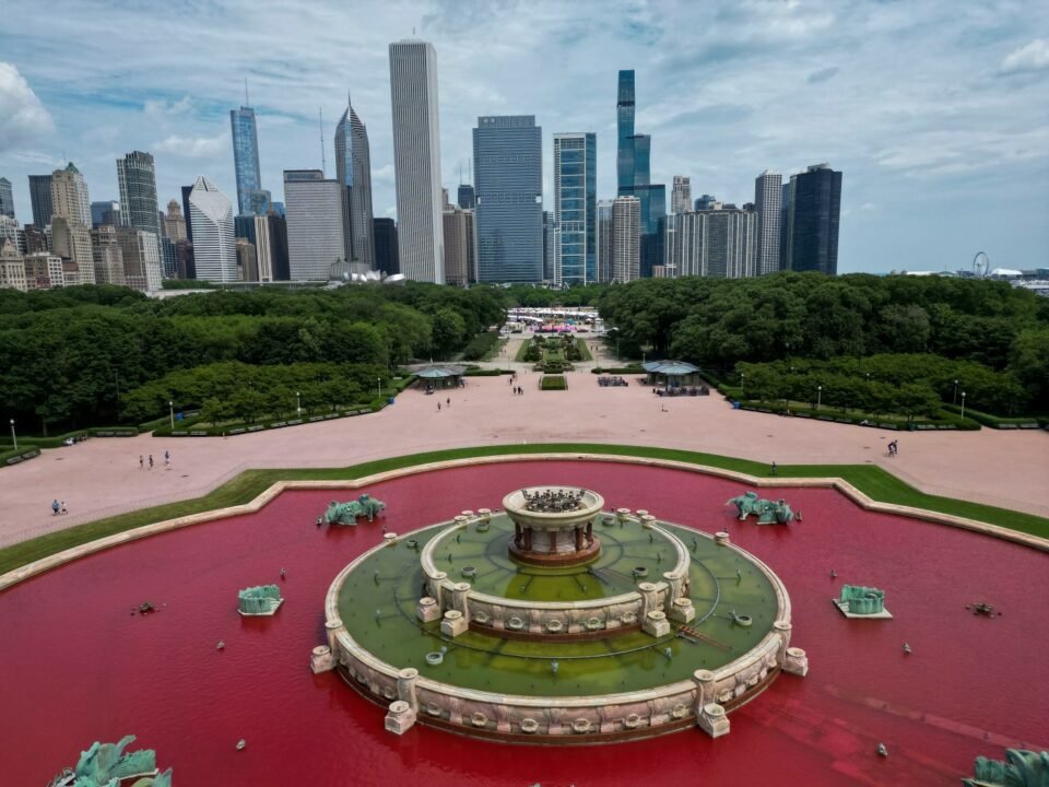 Chicago Park District says Buckingham Fountain will close due to overnight vandalism