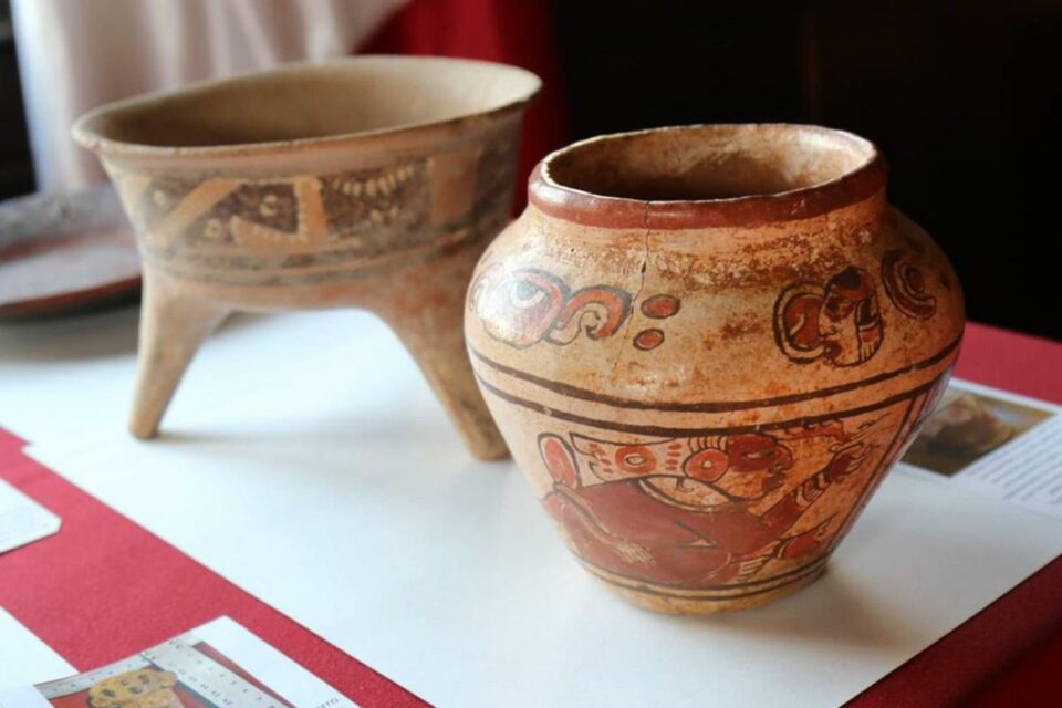 Woman’s $3.99 Thrift Store Vase Turned Out to Be a Mayan Artifact – So She Returned It
