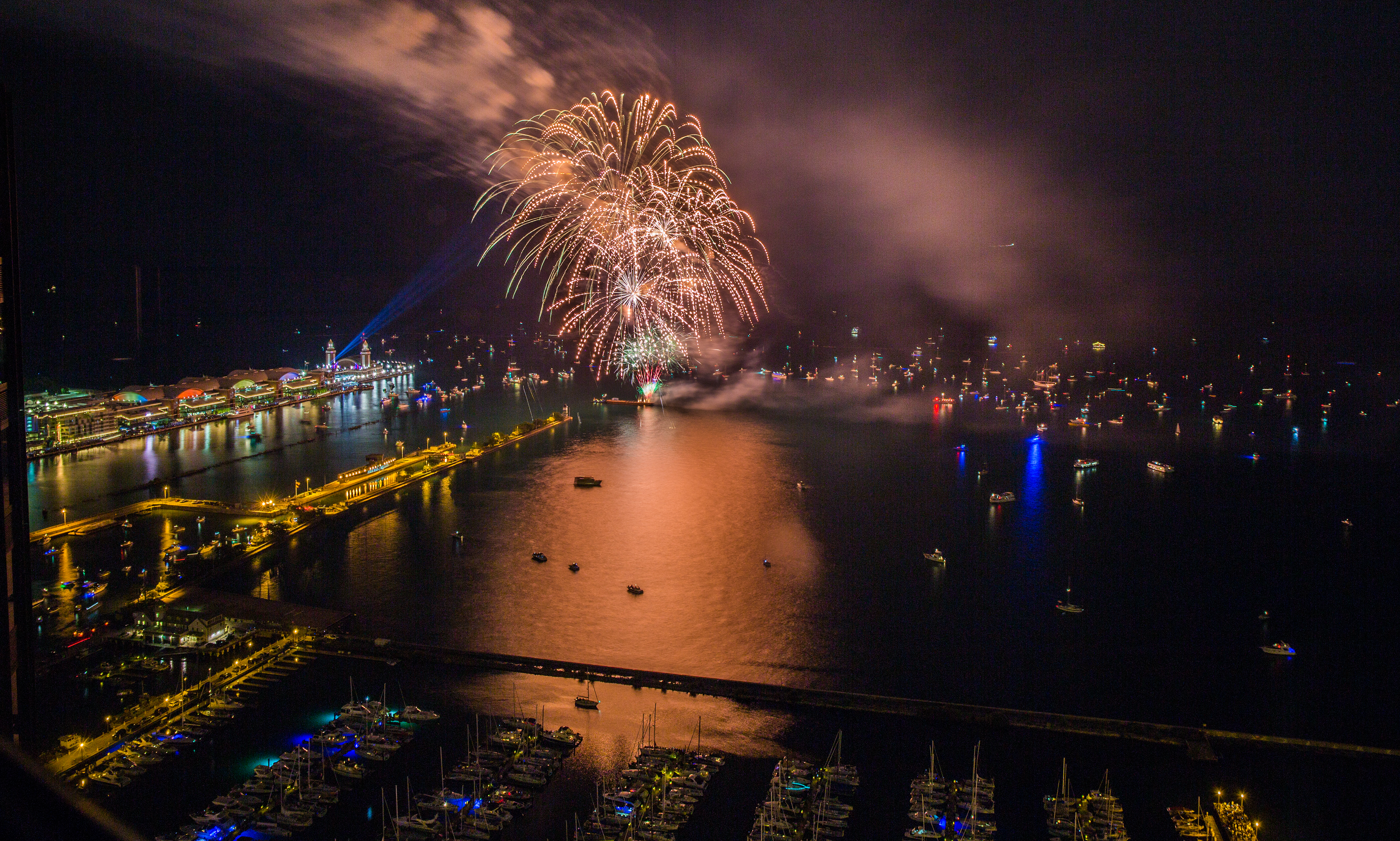 The Independence Day fireworks at Navy Pier in Chicago in...
