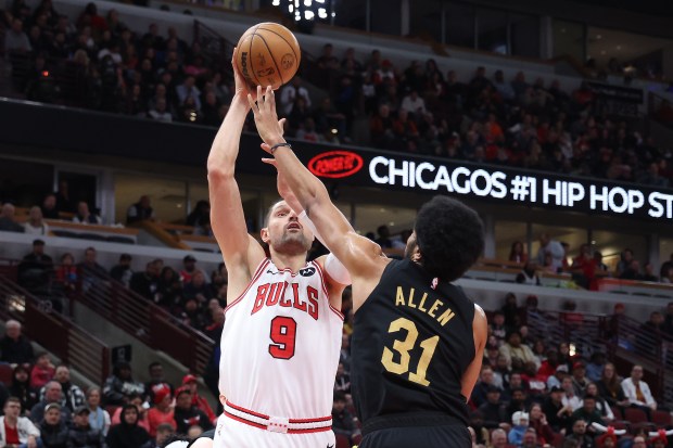 Bulls center Nikola Vučević shoots over Cavaliers center Jarrett Allen on Feb. 28, 2024, at the United Center. (Terrence Antonio James/Chicago Tribune)