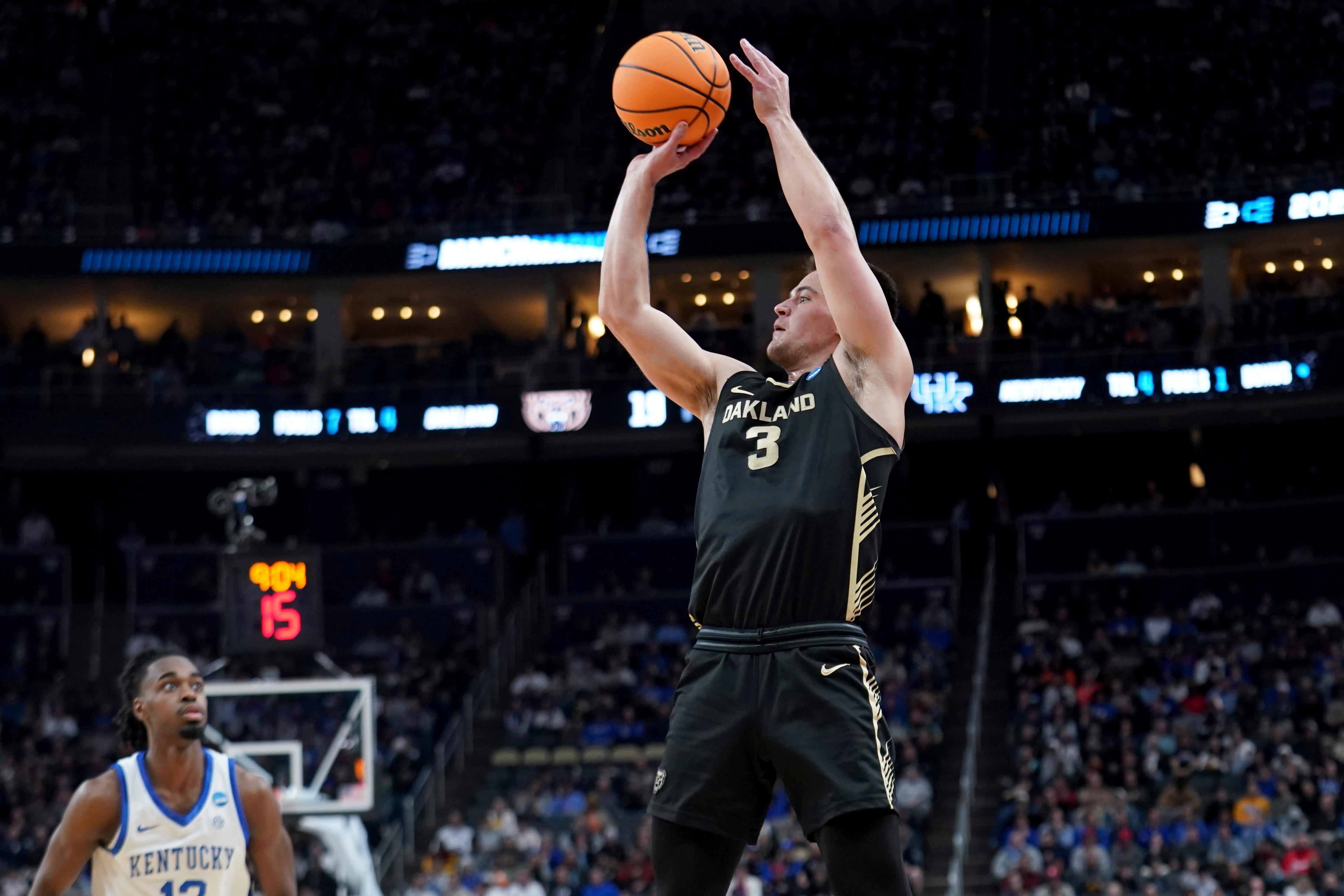 Oakland's Jack Gohlke (3) shoots a 3-pointer against Kentucky during a first-round game of the NCAA Tournament on March 21, 2024, in Pittsburgh. (Matt Freed/AP)
