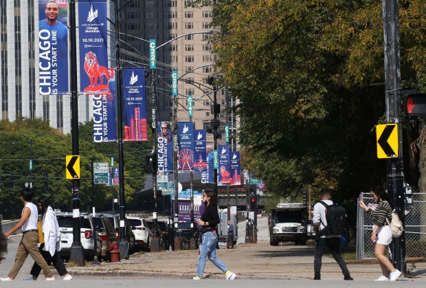 Banners announcing the upcoming Chicago Marathon hang along Columbus Drive in downtown Chicago, on Friday, Oct. 1, 2021. (Antonio Perez/ Chicago Tribune)