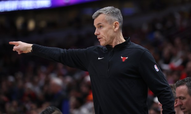 Chicago Bulls head coach Billy Donovan gives some direction to his team in the first half of a game against the New York Knicks at the United Center in Chicago on April 9, 2024. (Chris Sweda/Chicago Tribune)