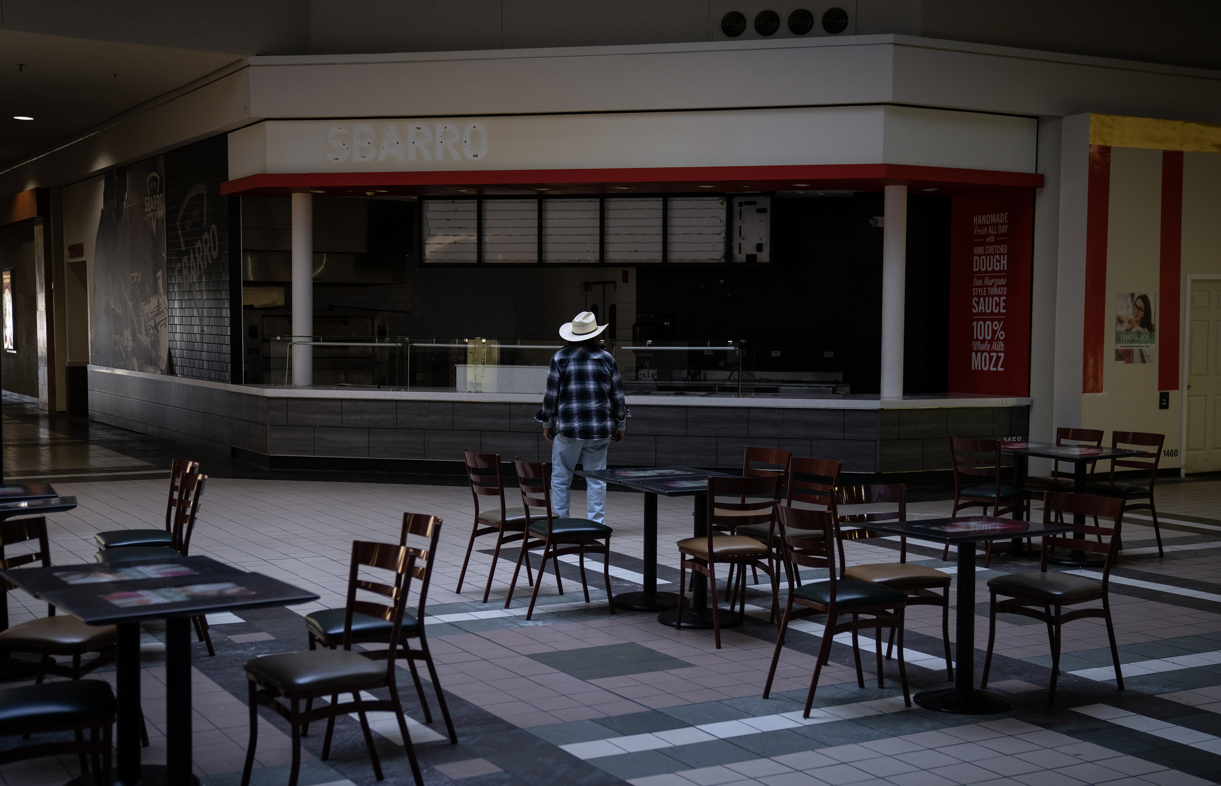 The food court in the closing Spring Hill Mall in West Dundee. (E. Jason Wambsgans/Chicago Tribune)