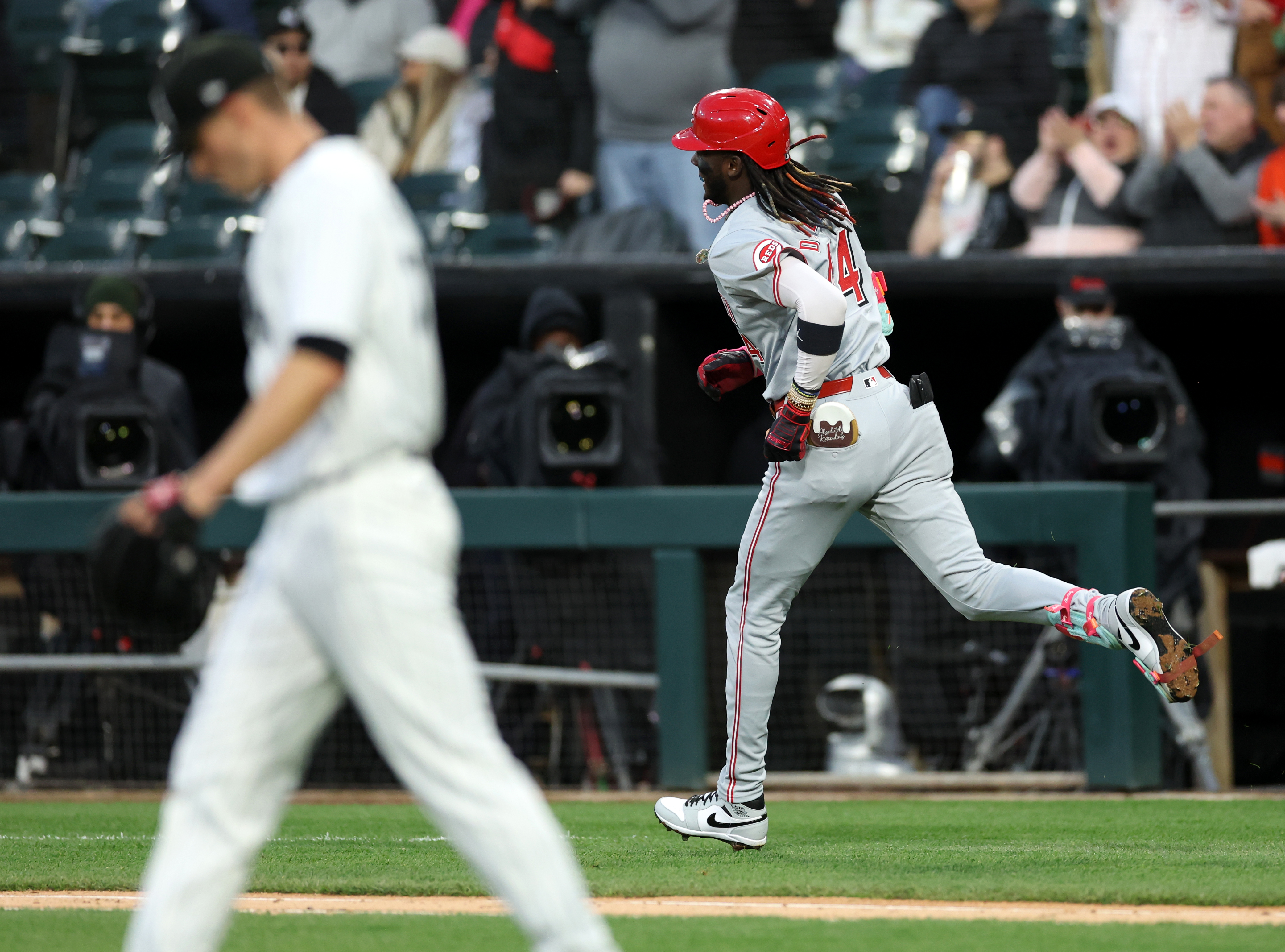 Reds shortstop Elly De La Cruz rounds the bases after hitting a three-run home run off of White Sox pitcher Chris Flexen in the third inning on April 12, 2024, at Guaranteed Rate Field. (Chris Sweda/Chicago Tribune)