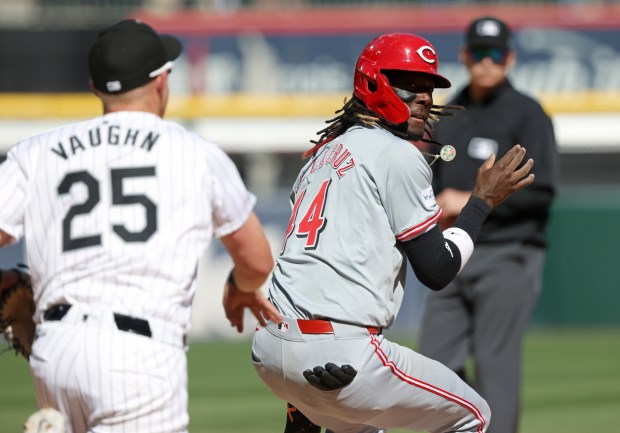 Reds shortstop Elly De La Cruz (44) is caught between first and second base on a steal attempt in the ninth inning against the White Sox at Guaranteed Rate Field on April 13, 2024, in Chicago. (John J. Kim/Chicago Tribune)