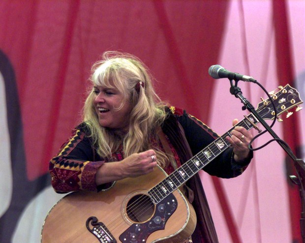 The singer-songwriter Melanie plays the Day in the Garden concert in Woodstock, N.Y., on Aug. 15, 1998.