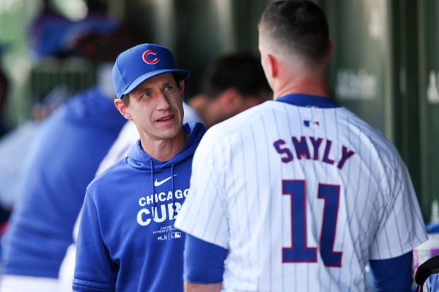 Chicago Cubs Manager Craig Counsell speaks to Chicago Cubs pitcher Drew Smyly (11) during the sixth inning against the Miami Marlins at Wrigley Field on April 21, 2024. (Eileen T. Meslar/Chicago Tribune)