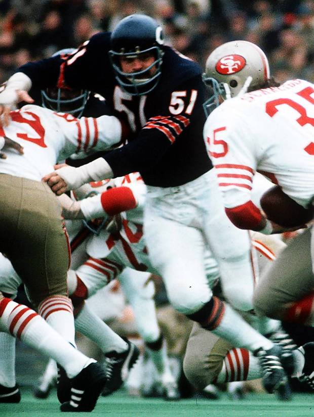 Dick Butkus rushes through the line of scrimmage against the 49ers during a game on Nov. 19, 1972. (Tribune file photo)