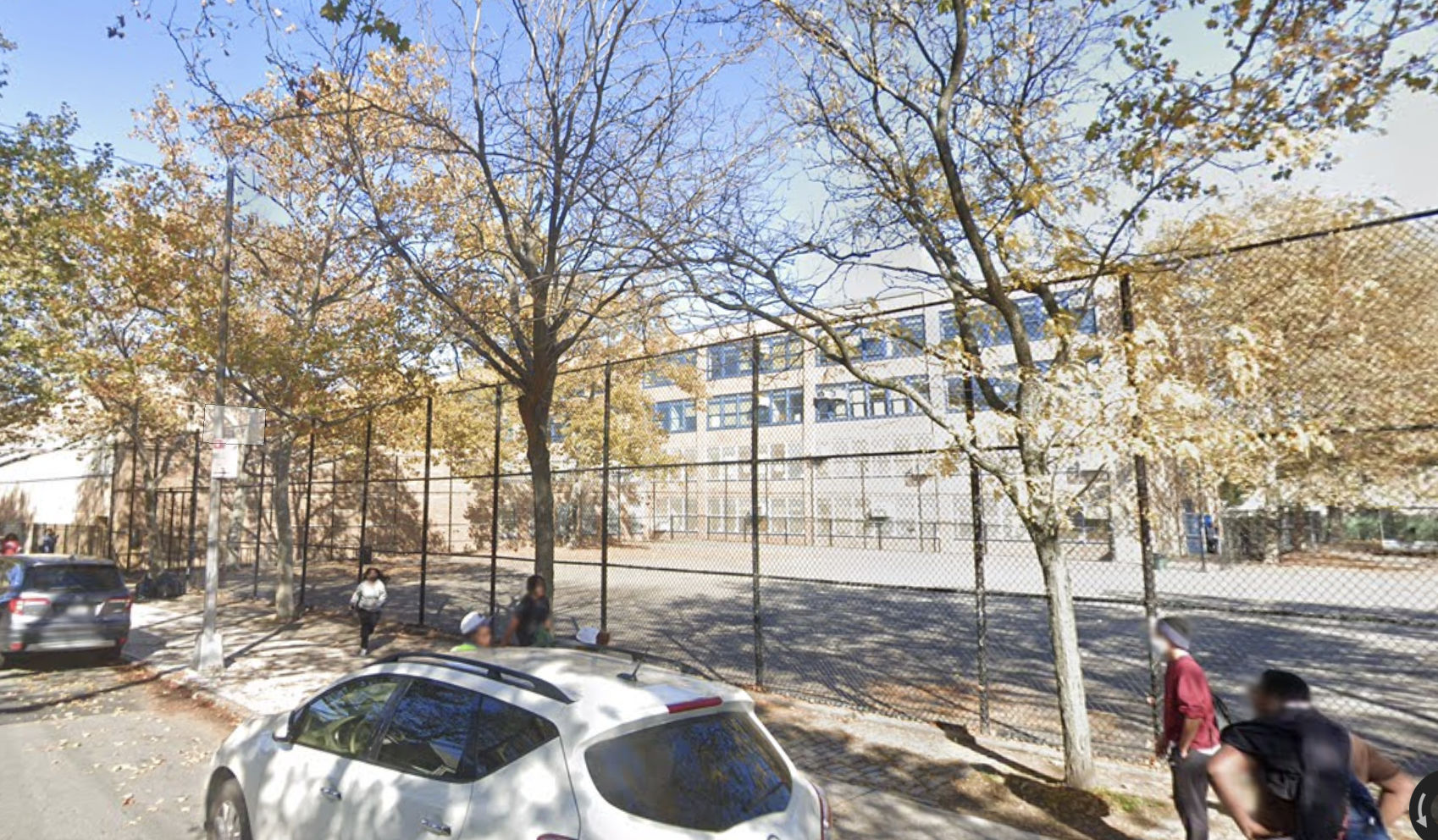 A photo of  J.H.S. 008 Richard S. Grossley near where a school crossing guard allegedly propositioned an NYPD officer.