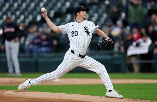 Chicago White Sox starting pitcher Erick Fedde (20) delivers to the Cleveland Guardians in the first inning of a game at Guaranteed Rate Field in Chicago on May 9, 2024. (Chris Sweda/Chicago Tribune)
