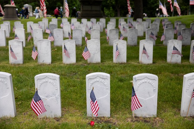 Gravestones for unknown soldiers during the annual Rosehill Memorial Day cemetery ceremony on May 27, 2024, at Rosehill Cemetery in Chicago. (Vincent Alban/Chicago Tribune)