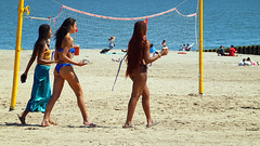 Friends enjoying a beautiful day at Coney Island.  May 7, 2024  DSC01400