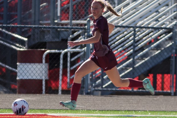 Lockport's Alyssa Flood (21) dribbles down field during the Class 3A Plainfield North Sectional semifinal game against Plainfield North in Plainfield on Wednesday, May 22, 2024. (Troy Stolt/for the Daily Southtown)