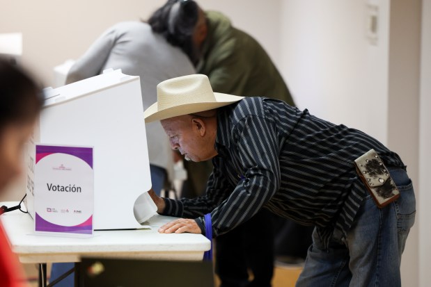 A man votes in the Mexican presidential election at the Consulate General of Mexico in Chicago on June 2, 2024. (Eileen T. Meslar/Chicago Tribune)