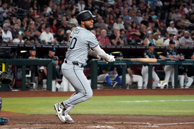 Chicago White Sox' Lenyn Sosa hits a single against the Arizona Diamondbacks in the fourth inning during a baseball game, Sunday, June 16, 2024, in Phoenix. (AP Photo/Rick Scuteri)