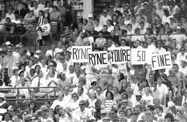 Ryne Sandberg fans show support as the Cubs host the Phillies at Wrigley Field on Sept. 21, 1989. (Val Mazzenga/Chicago Tribune)
