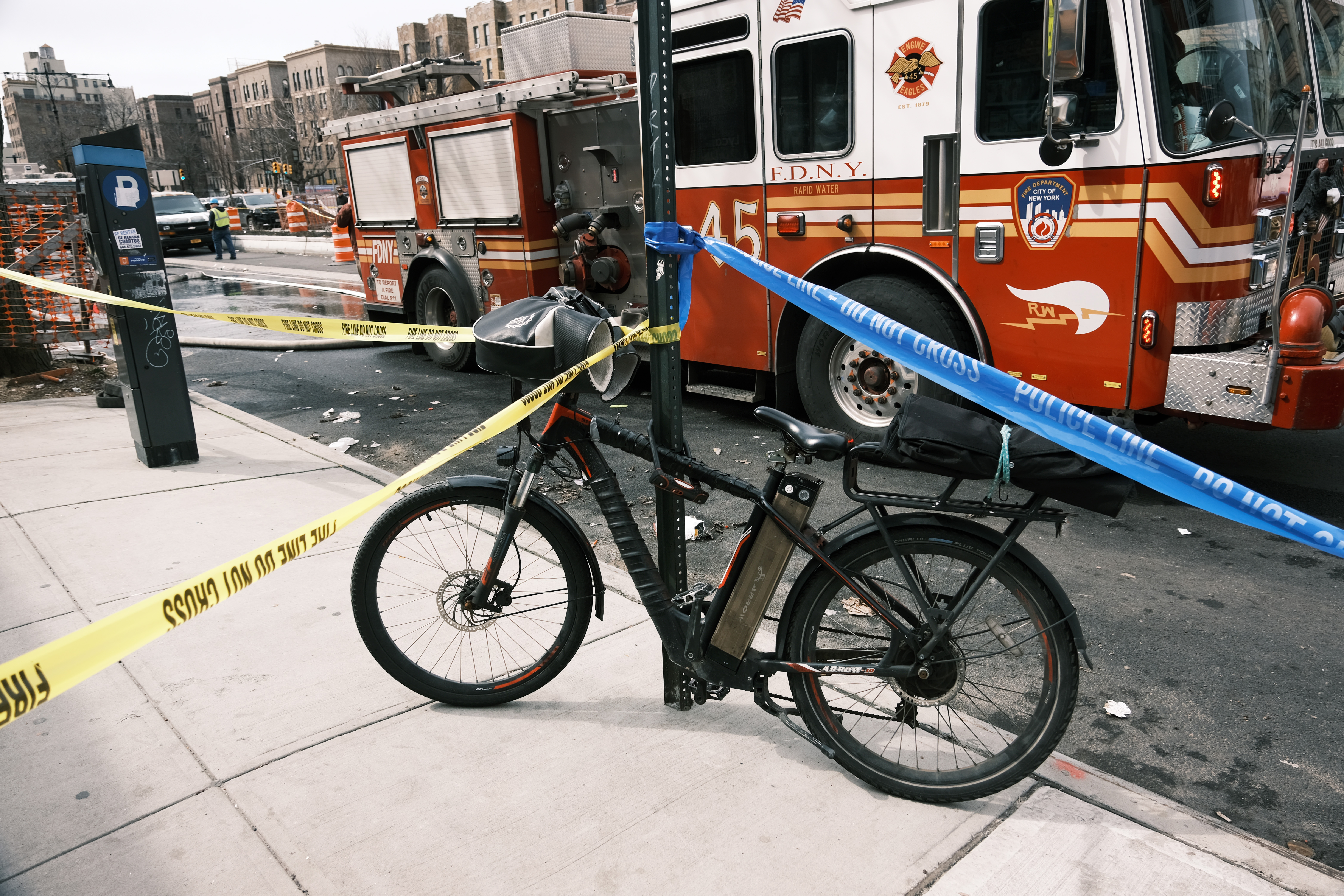 Lithium Ion Battery Explosions Soar Across The U.S. NEW YORK, NEW YORK - MARCH 06: An electric bike with a battery sits parked outside of a Bronx supermarket the day after a 5-alarm fire tore through a market that fire officials are blaming on a faulty lithium-ion battery on March 06, 2023 in New York City. While there were no fatalities in the blaze, numerous people were injured and it took approximately 200 firefighters to bring the fire under control. Fires from these batteries, which are increasingly used in scooters and bicycles, are increasing in number across the nation. The FDNY responded to dozens of such fires last year alone as the devices become popular for both work and recreation.