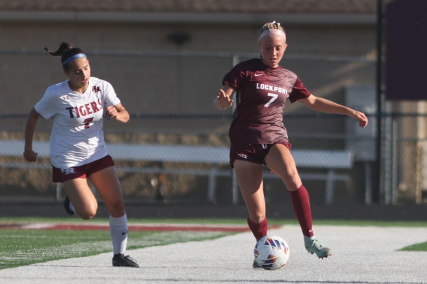 Lockport's Emma Czech (7) dribbles down field during the Class 3A Plainfield North Sectional semifinal game against Plainfield North in Plainfield on Wednesday, May 22, 2024. (Troy Stolt/for the Daily Southtown)