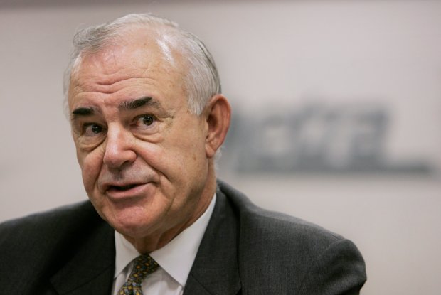 Metra Chairman Jeff Ladd during a press conference on Sept. 19, 2005, in Chicago. (Terrence Antonio James/Chicago Tribune)